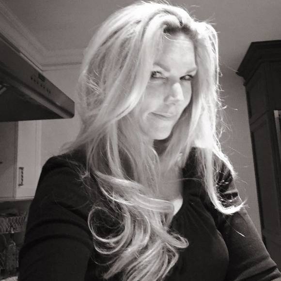 Meet your Posher, Suzanne - Picture 1 of 1